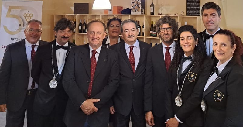 Immagine di Il Cilento diventa ufficialmente la capitale del vino italiano. Al via il 1° Salone dei Vini della Magna Graecia e il 54° Congresso Nazionale FISAR.
