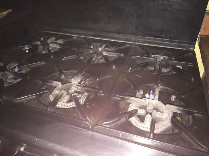 Estufa de gas de 6 hornillas con horno, 30 pulgadas (76 cm)