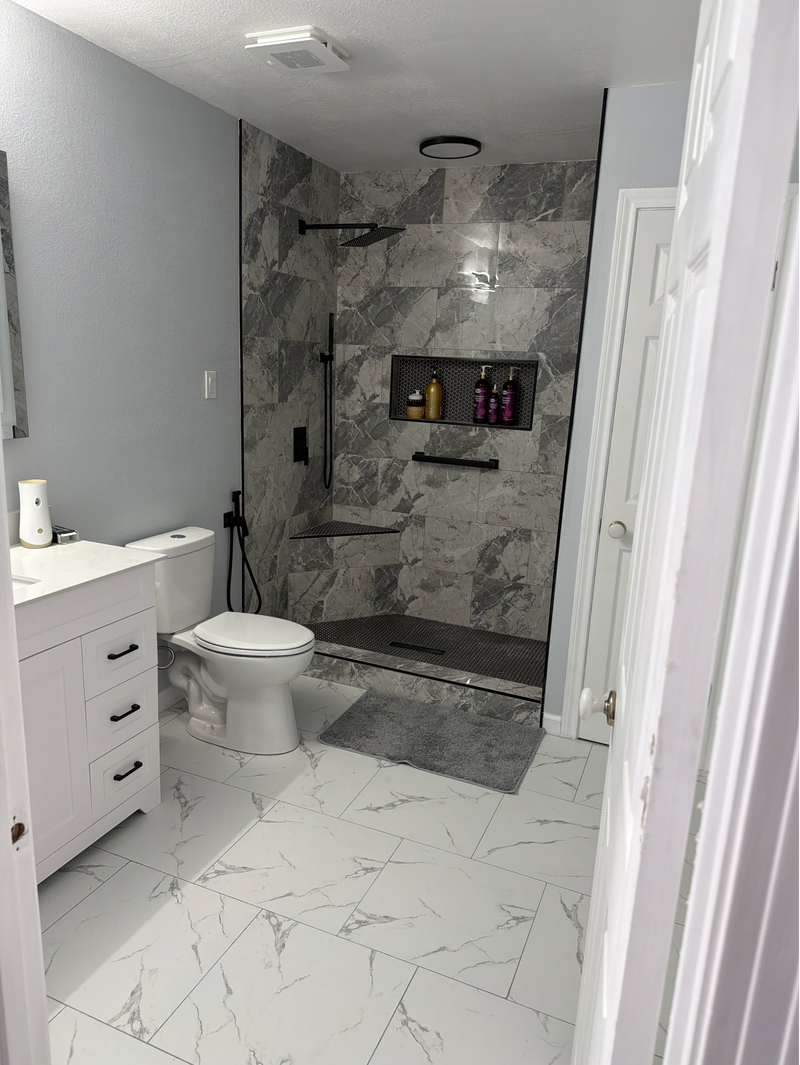 Modern bathroom / Baño moderno
