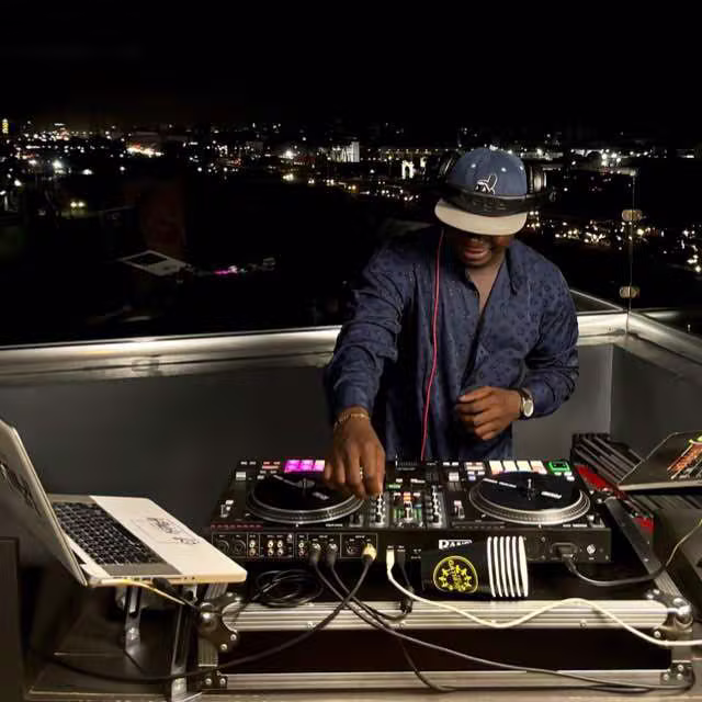 DJ Kumzy Rooftop Performance