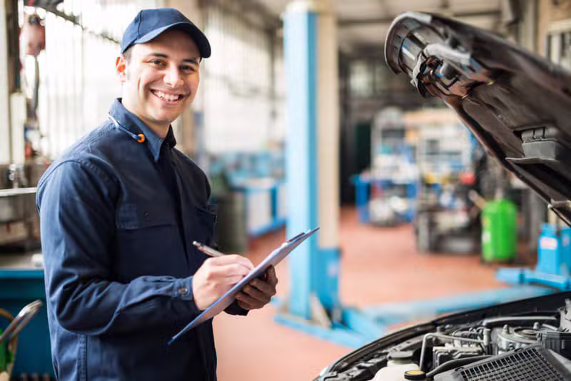 Trustworthy mechanic communicating transparently with a customer
