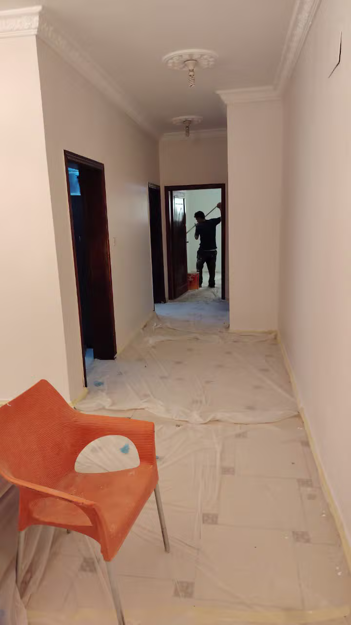 تجديد دهانات الممرات الداخلية