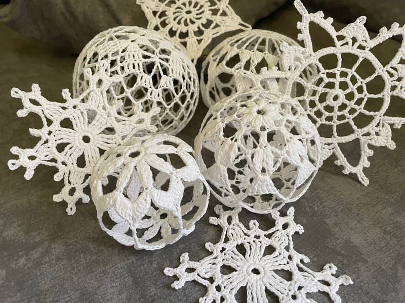 The Charm of Handmade Christmas Ornaments in Modern Holiday Decor
