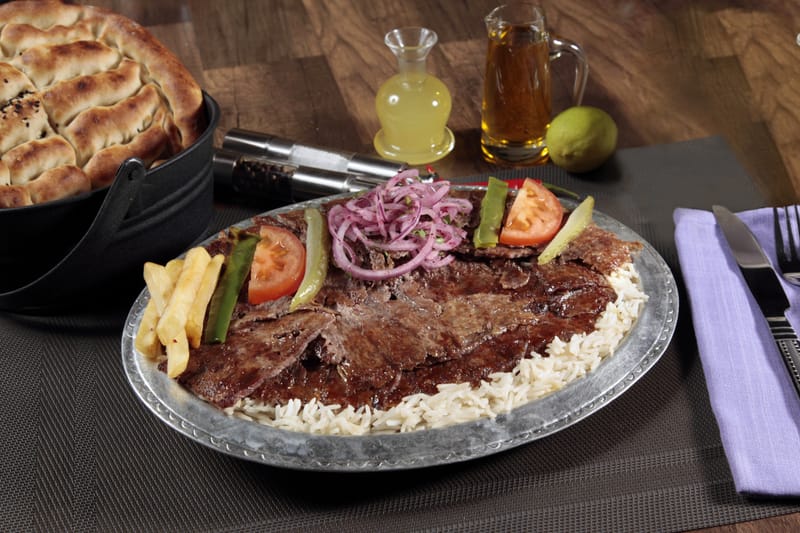 طبق شاورما لحم مع الأرز