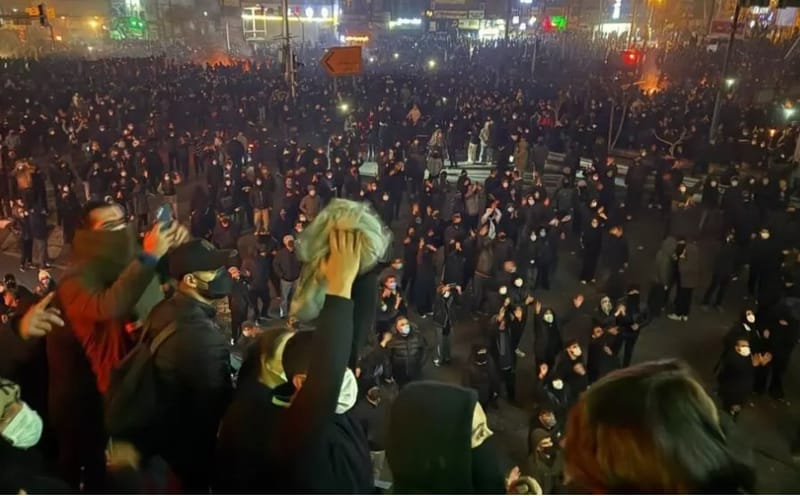 La société iranienne, entre révolution et résistance