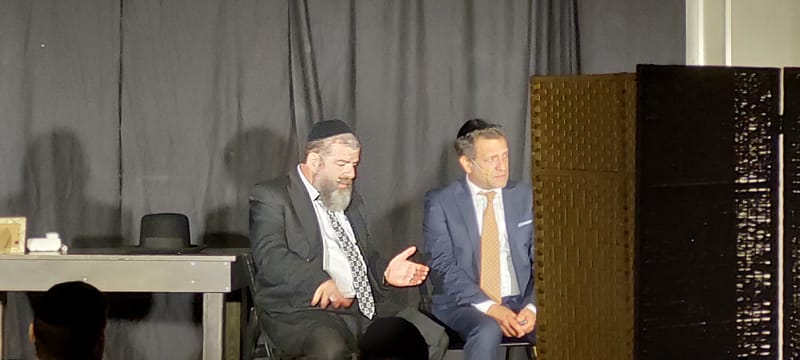 תמונה מתוך דלת פתוחה