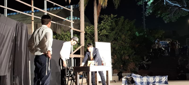 תמונה מתוך דלת פתוחה
