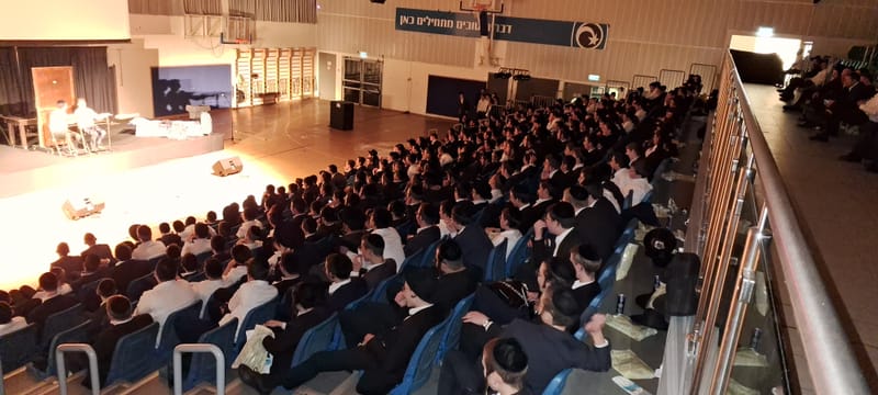 תמונה מתוך דלת פתוחה