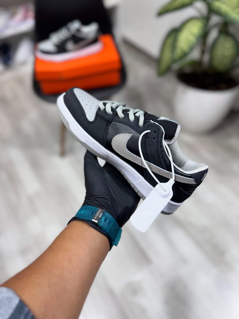 NIKE 404 detail