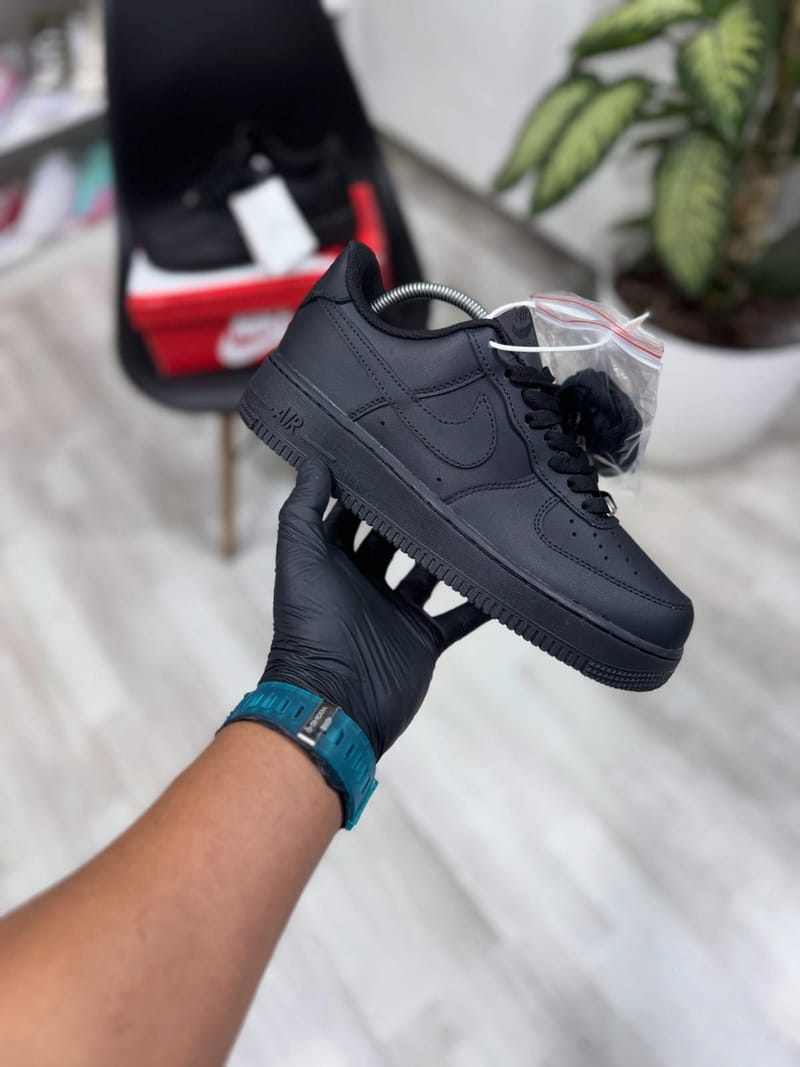 NIKE Black 102