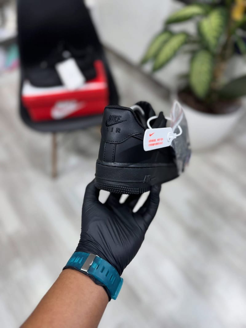 NIKE Black 102 detail