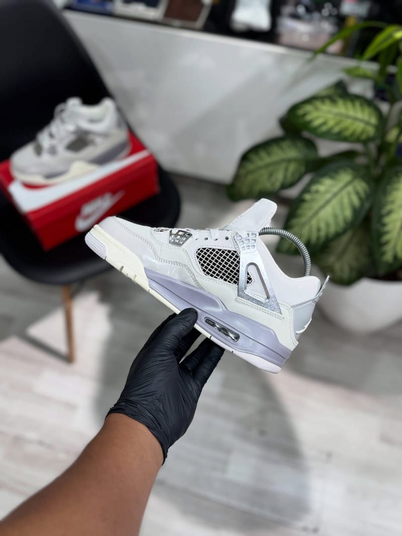 NIKE 77