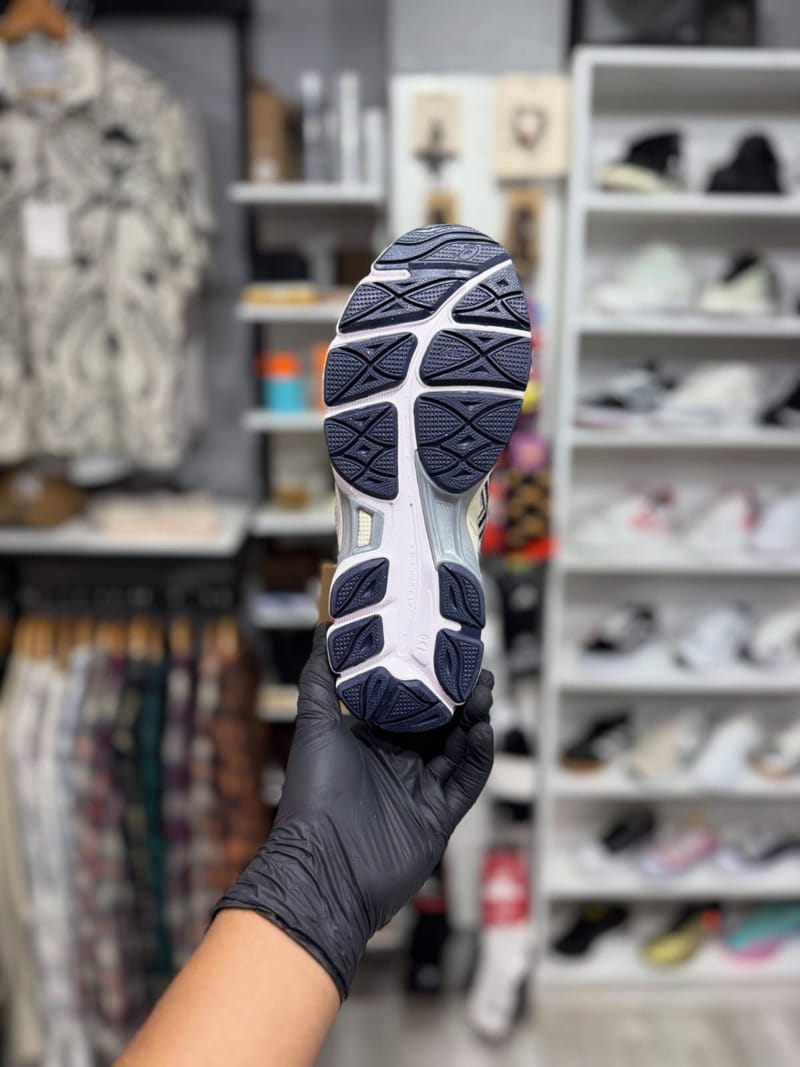ASICS 455 detail
