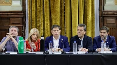 CUMBRE PERONISTA: KICILLOF, MASSA Y MÁXIMO KIRCHNER SE REUNIERON PARA DEFINIR POSTURA SOBRE LAS PASO.