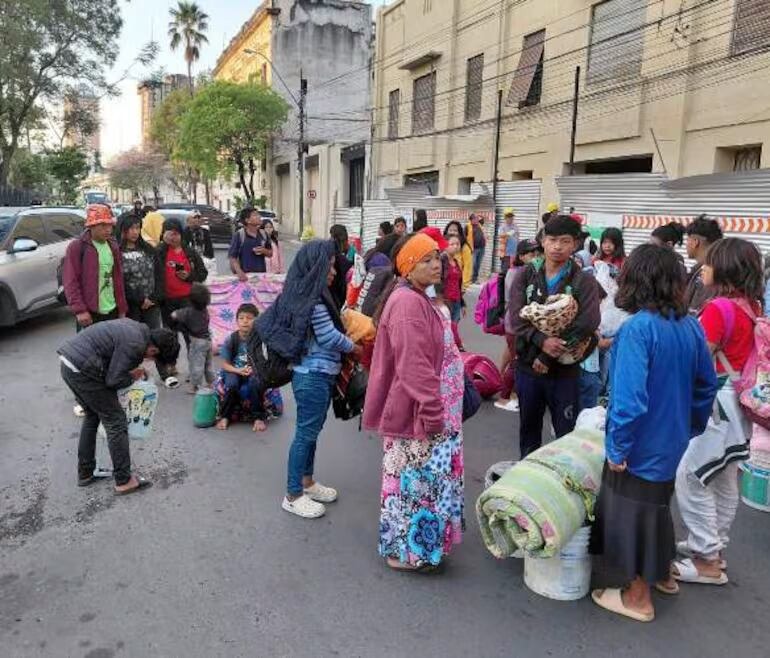Pueblos originarios se movilizaron frente al Congreso y reclamaron soluciones sobre sus tierras ancestrales