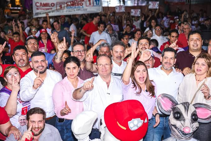 Internas en el partido colorado:  Multitudinario apoyo a la mujer más votada.