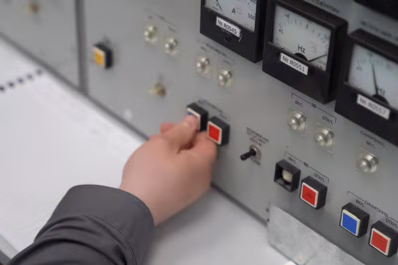 Pachet proiector + ecran + operator tehnic