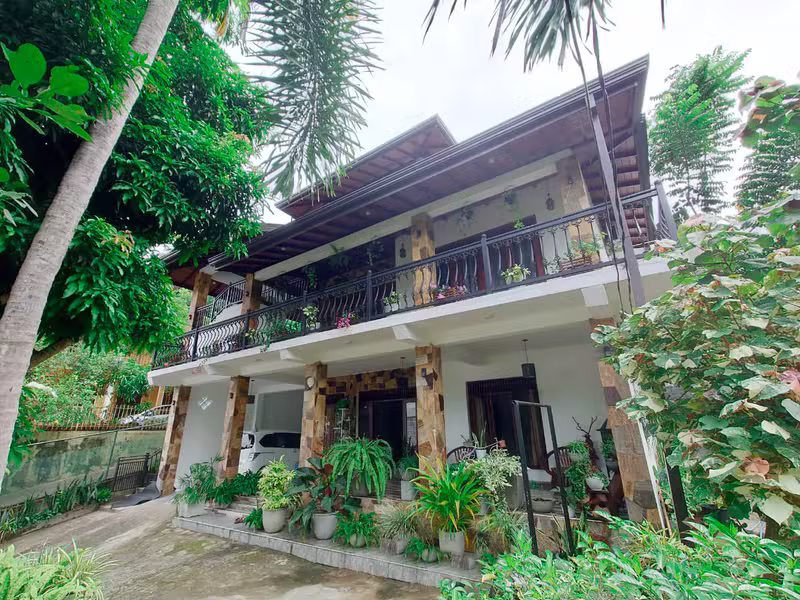 Mahaweli Haven accommodation building surrounded by tropical greenery in Nattarampota