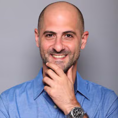 צחי אמויאל - מנחה הסדנה