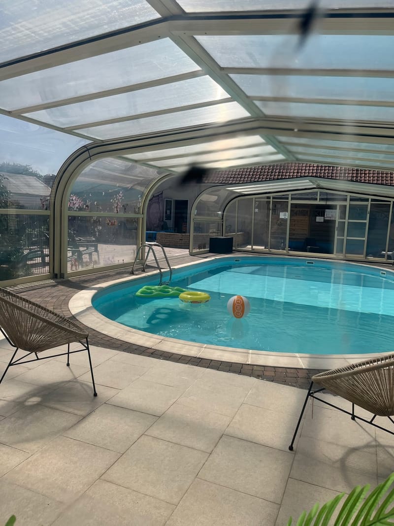 Piscine couverte chauffée pour les loisirs