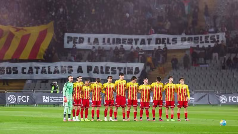 Jugadors de la Selecció Catalana a l'estadi
