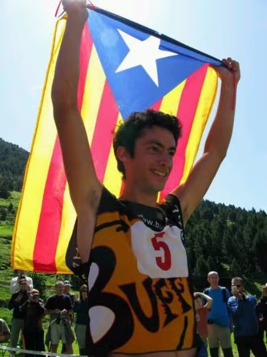 Esportista celebrant amb l'estelada