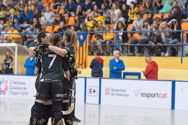 Equip femení celebrant al centre