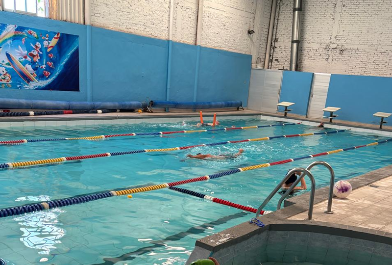 Instalaciones de piscina cubierta temperada