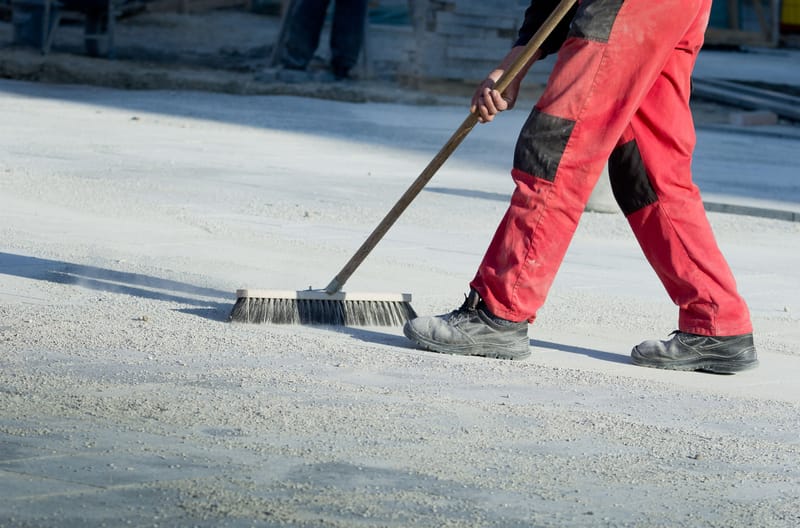 LaborRunner provides reliable construction labor support in Los Angeles for material handling, site cleanup, loading, unloading, demolition cleanup, and general job-site labor.