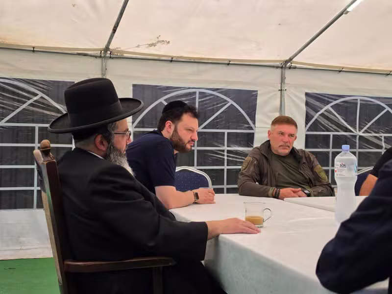 בישורת האחרונה לקראת החג: רבה של אומן בפגישה עם גורמי הביטחון