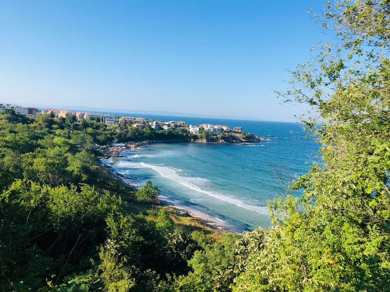 Moderne Immobilien an der bulgarischen Südküste mit Meerblick