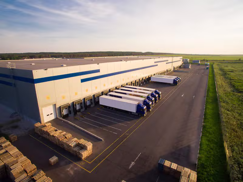 Zona de carga para vehículos industriales