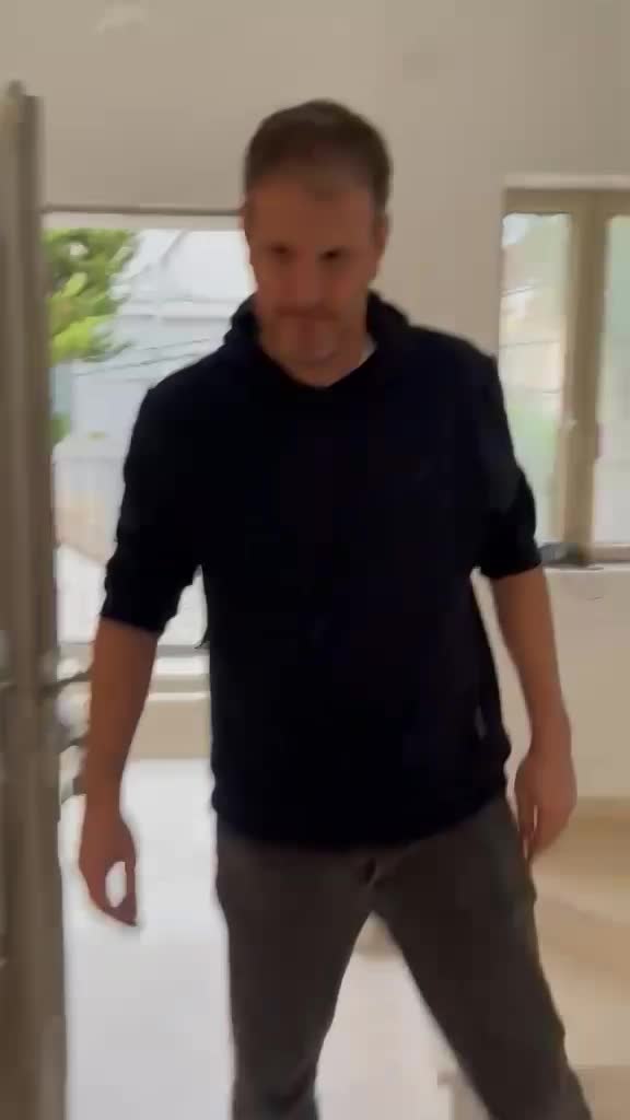 וידאו אחד thumbnail