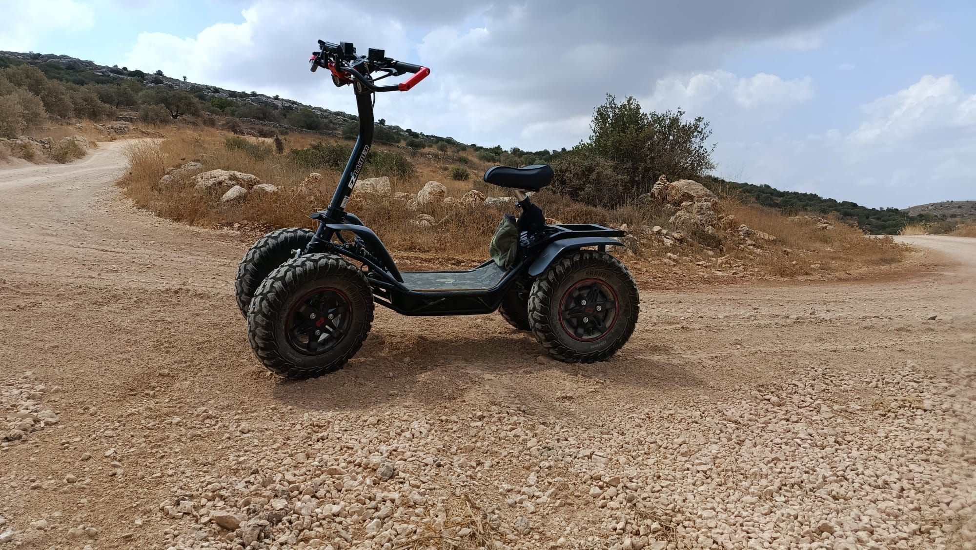 חוויות משלימות בחווה - הליכה למערה ולתצפית הפרסה