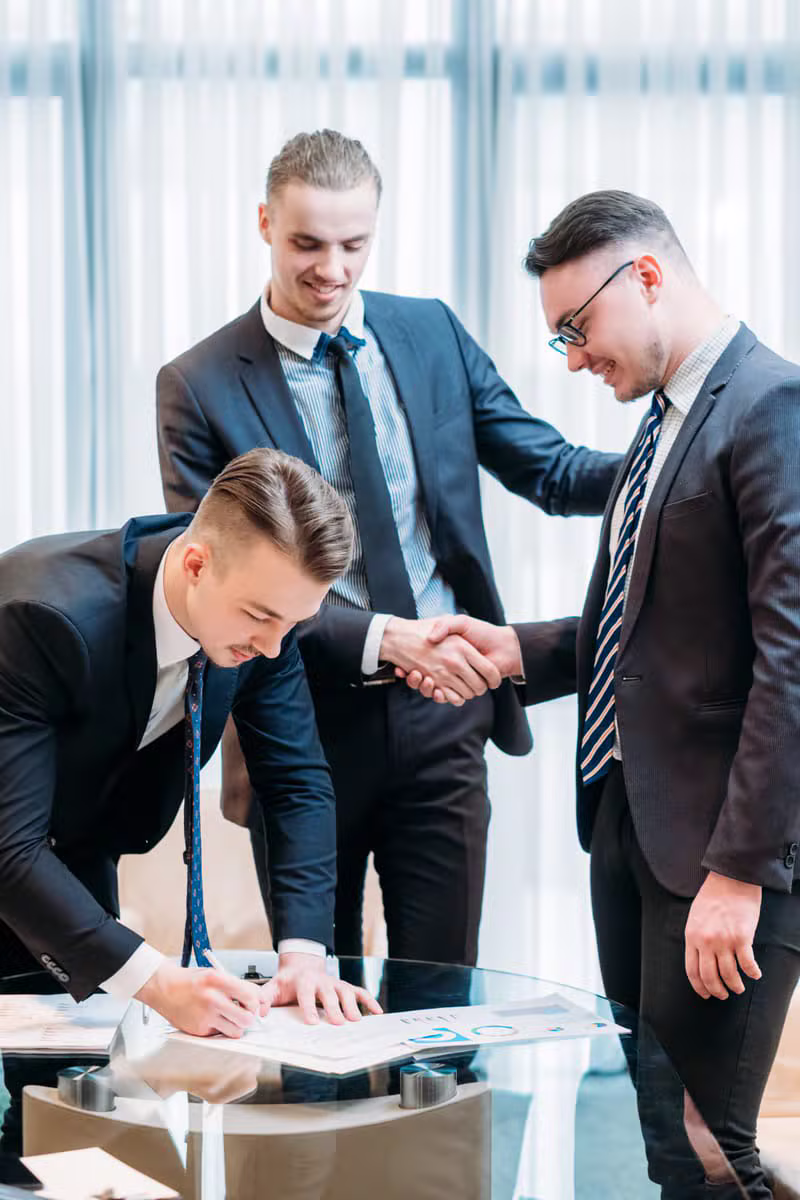 Registro de empresa e fechamento de contratos