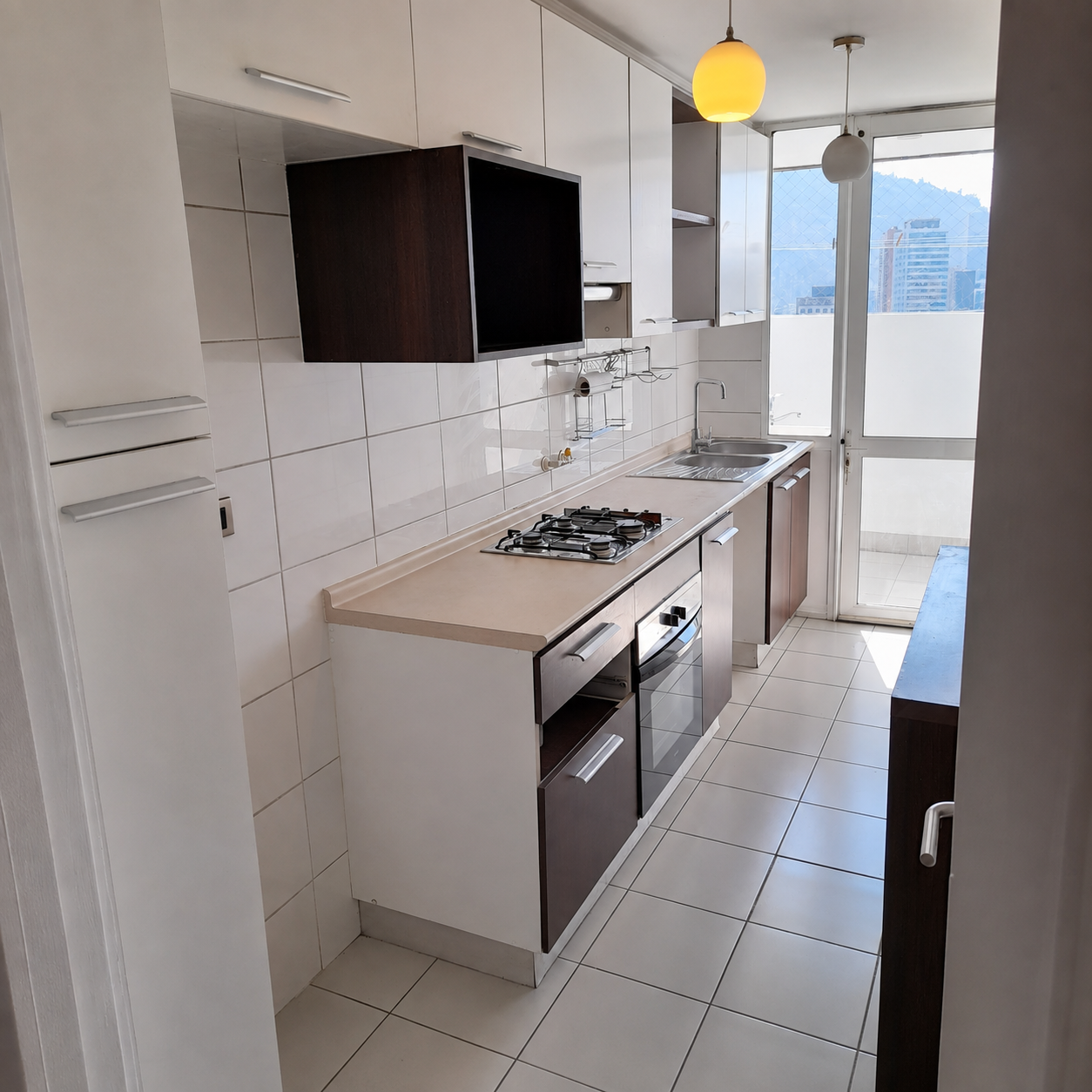 AMPLIA  COCINA Y LOGIA