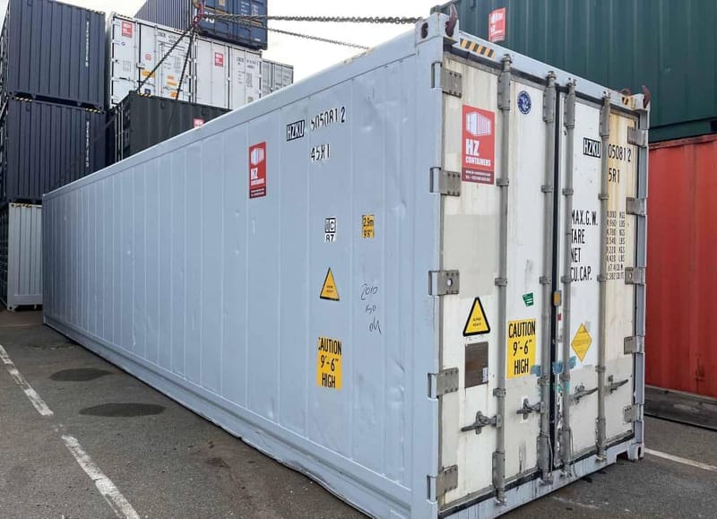 Contenedor marítimo aislado 40’ High Cube CW – HZKU 505 081-2
