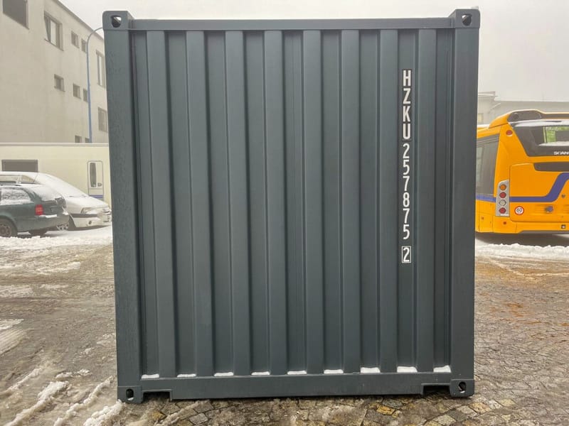Contenedor 20' acondicionado con persiana enrollable y puerta de acceso detalle 4