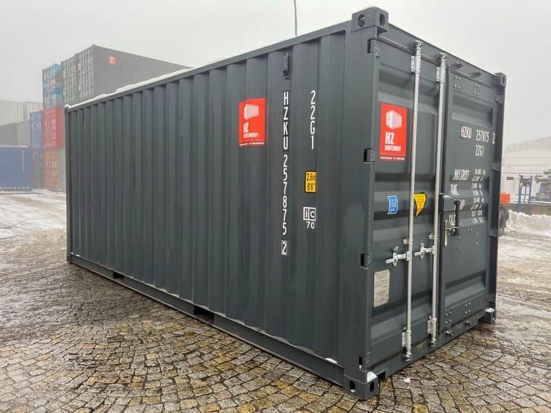Contenedor 20' acondicionado con persiana enrollable y puerta de acceso detalle 2