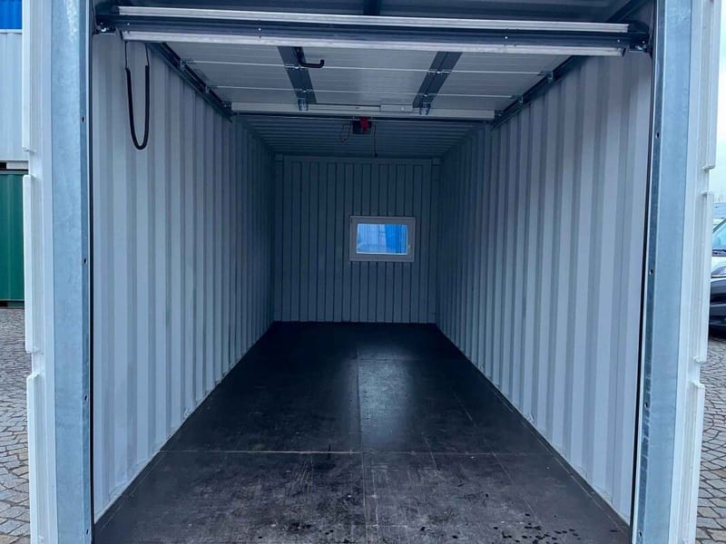 Contenedor marítimo 20' con puerta Hörmann y ventana – RAL 9010 detalle 16