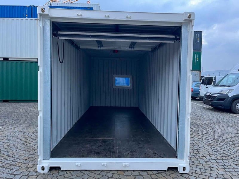Contenedor marítimo 20' con puerta Hörmann y ventana – RAL 9010 detalle 7