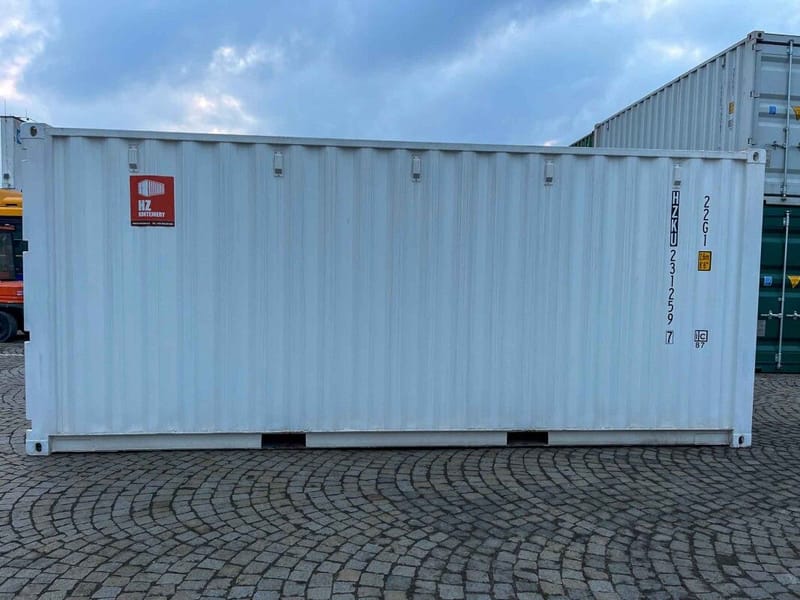 Contenedor marítimo 20' con puerta Hörmann y ventana – RAL 9010 detalle 8