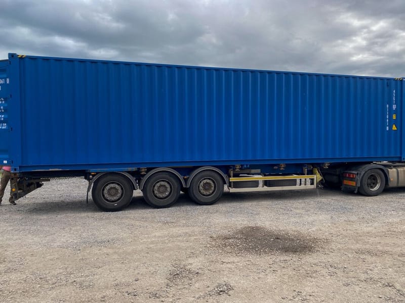 Contenedor marítimo 40' High Cube IICL5 – RAL 5010 detalle 1