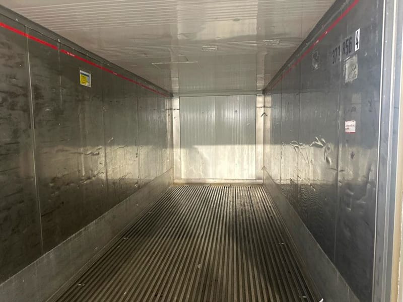 Contenedor aislado de 20 pies  detalle 3