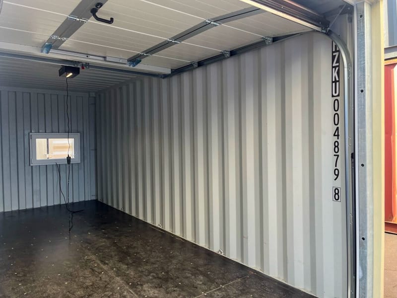 Contenedor marítimo 20' IICL 6 con puerta seccional y ventana detalle 11