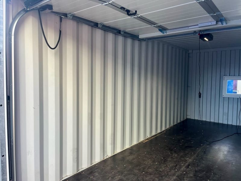Contenedor marítimo 20' IICL 6 con puerta seccional y ventana detalle 8