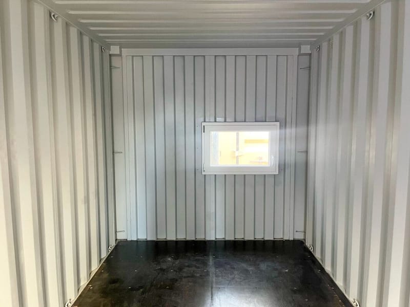 Contenedor marítimo 20' IICL 6 con puerta seccional y ventana detalle 9