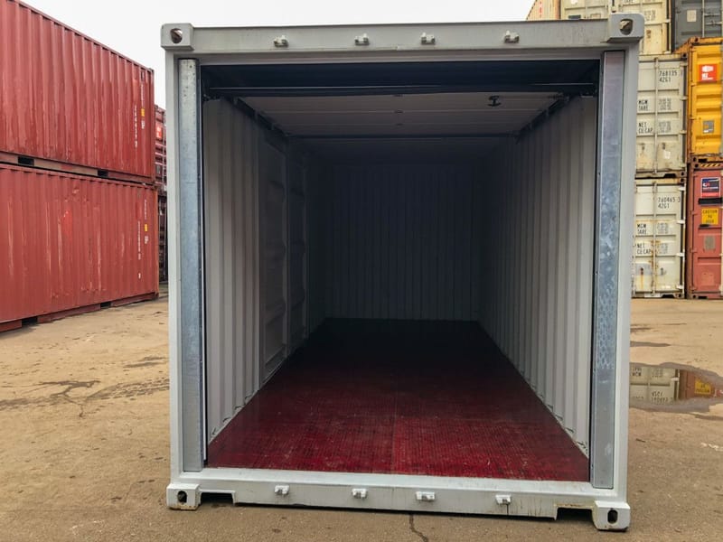 Contenedor marítimo 20' con puerta Hörmann y apertura lateral detalle 10