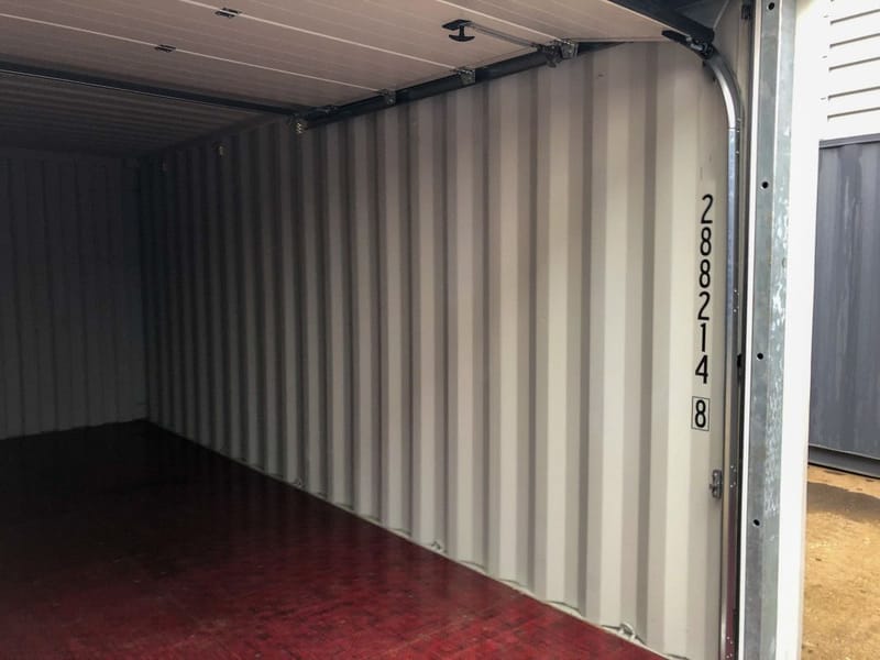 Contenedor marítimo 20' con puerta Hörmann y apertura lateral detalle 11