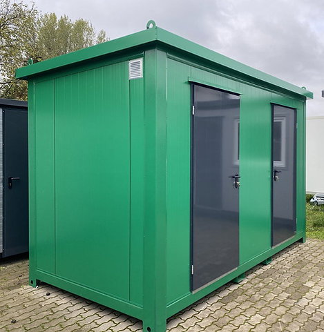 Módulo sanitario doble con duchas y WC – 4 × 2 m
